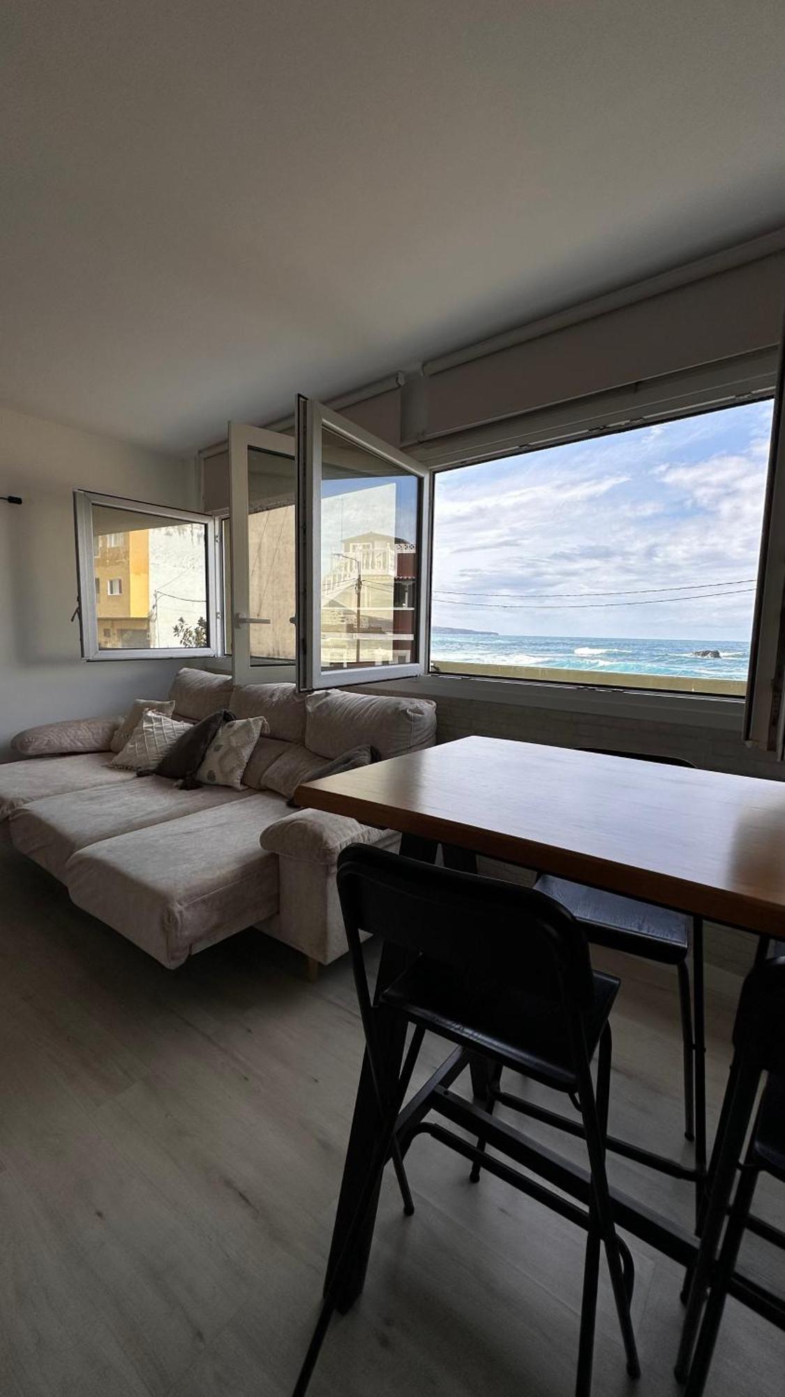 Blue Sea Apartment *